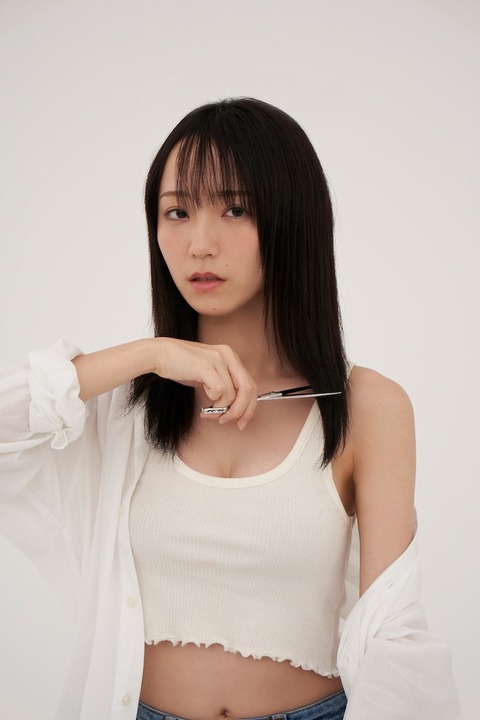 イコラブ] 野口衣織「1st写真集『 君にしか教えない 』発売が決定しま