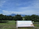 夏空に大山・1