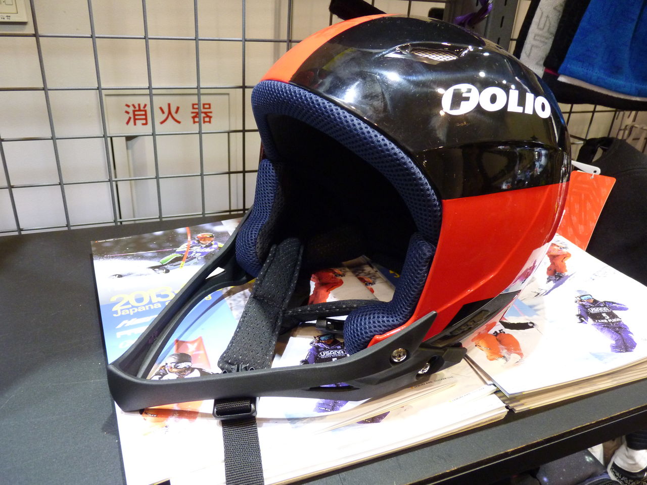 FOLIO FH-312 ヘルメット 黒/赤 フリー FOLIO FH-312 ヘルメット 黒/赤 フリー
