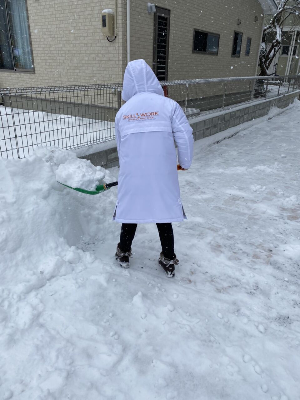 ベンチコートが大活躍 オリジナルプリントｔシャツショップ スキルワーク