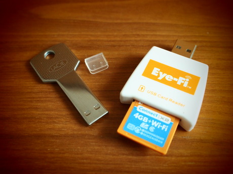 LaCie iamaKey USB Flash Key 5.5  Eye-Fi Connect X2 EFJ-CN-4G