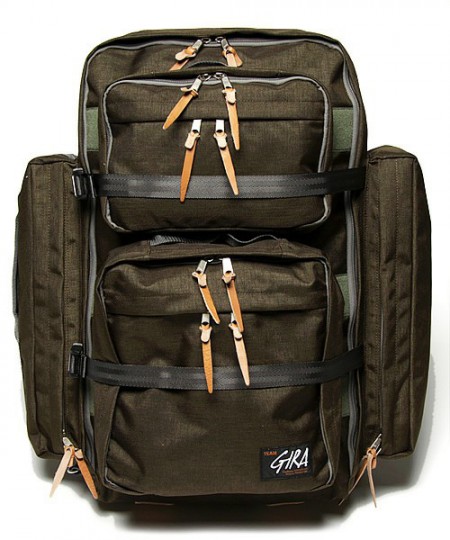 Undercover Oversized Backpack Holiday 2010 GIRA : SKOOL OF DAZE