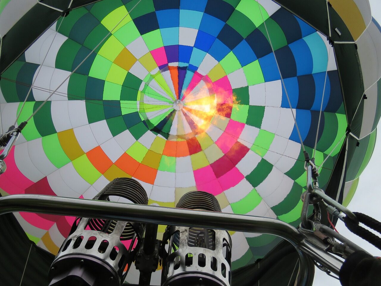 シーグラスアート『 Colorfulな気球に乗って•*¨*•.¸♬︎』 気球が上がったよ！気球に乗ったよ！ : やまいちサステナパーク七北田