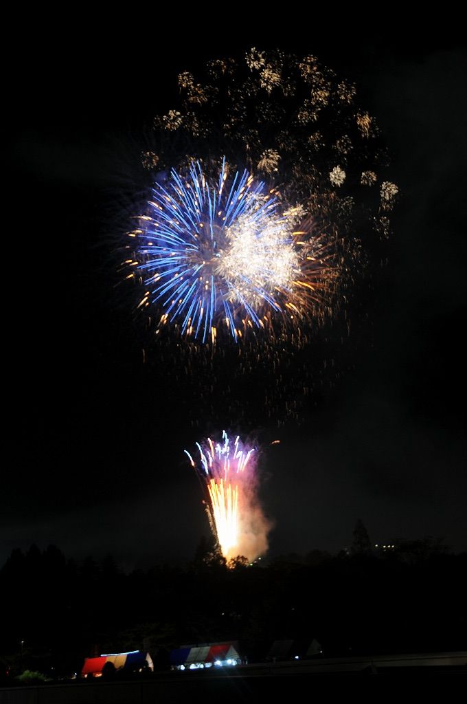 泉区民まつりの花火大会から 七北田公園都市緑化ホール