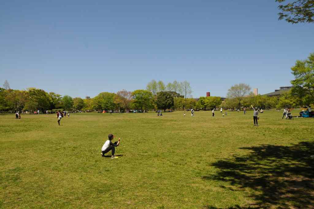 快晴に恵まれ,公園は大にぎわい! : 七北田公園都市緑化ホール