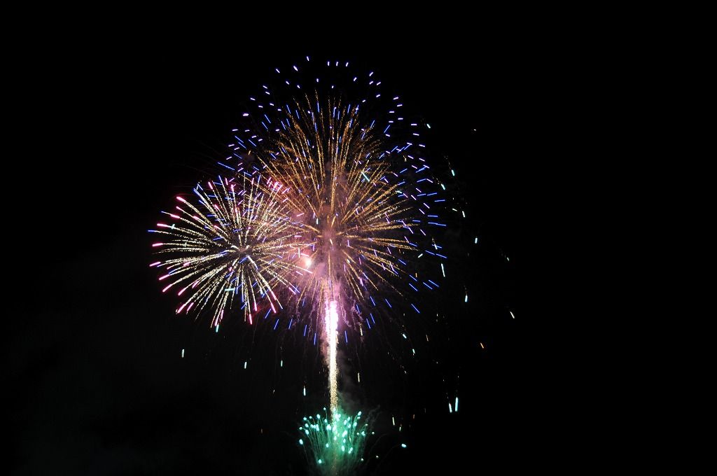 泉区民まつりの花火大会から 七北田公園都市緑化ホール
