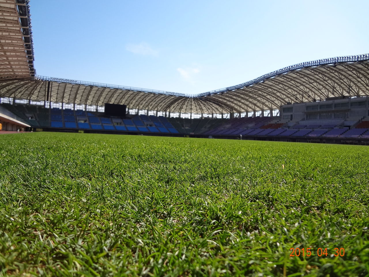 新緑の季節 スタジアムの芝生の様子 ユアテックスタジアム仙台