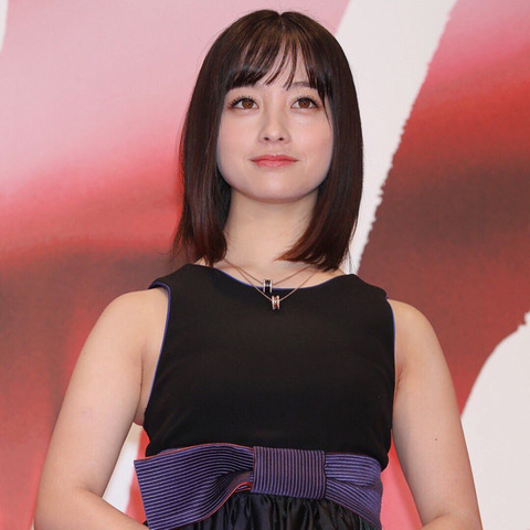 B 橋本環奈 脇から肉がはみ出てるｗｗｗ 芸能人ニュース速報