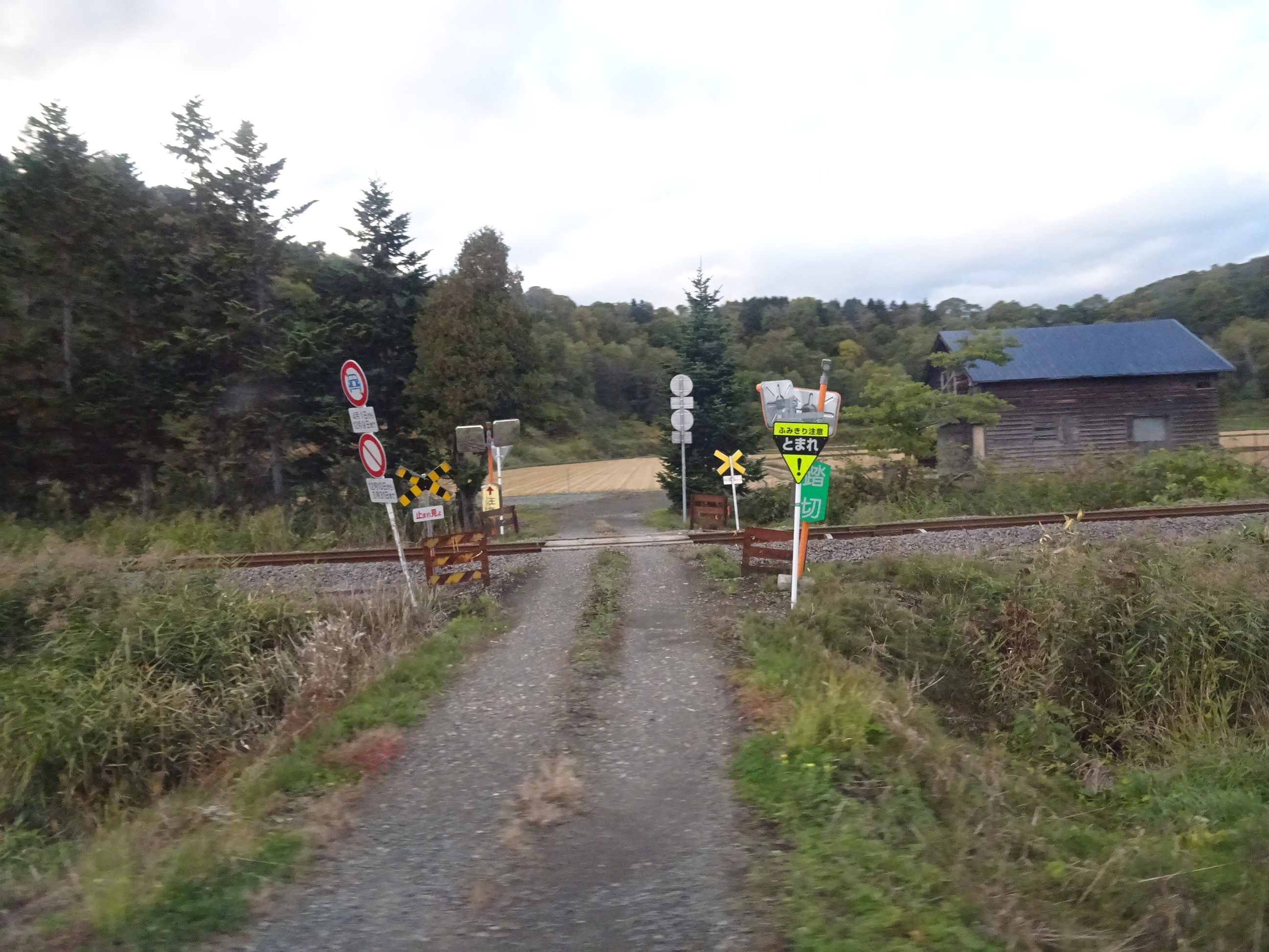 北海道ローカル線の旅 16 10 5 9 3日目 25 沿岸バスのデラックスな車両で留萌 旭川へ けれど空は青 日本全国鉄道旅行記ブログ