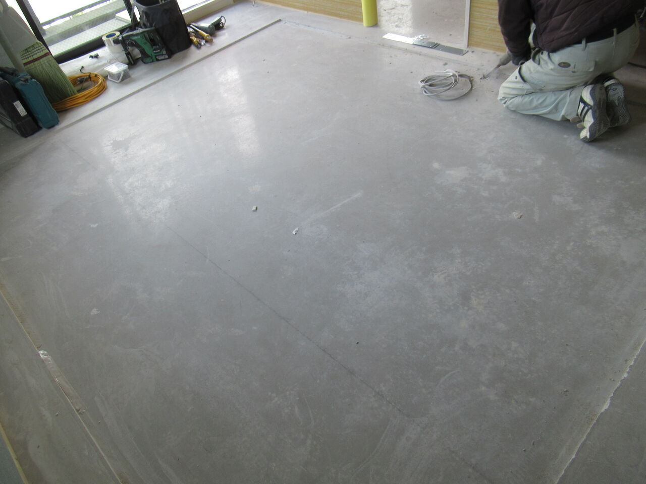 マンション直貼りフロアー用の電気床暖房 電気床暖房 I フィルム床暖 I コンクリート埋設床暖 I蓄熱床暖 I Sky Gr