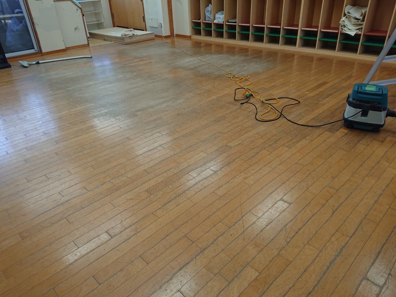 フィルムヒーター既設フロアーの上に床暖房 幼稚園改修工事3期 電気床暖房 I フィルム床暖 I コンクリート埋設床暖 I蓄熱床暖 I Sky Gr