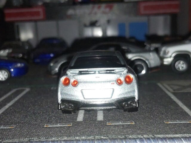 NISSAN GT-R [R35] (2017Modl) / Ultimate Metal Silver 《TOMICA》No.23 2016 ...