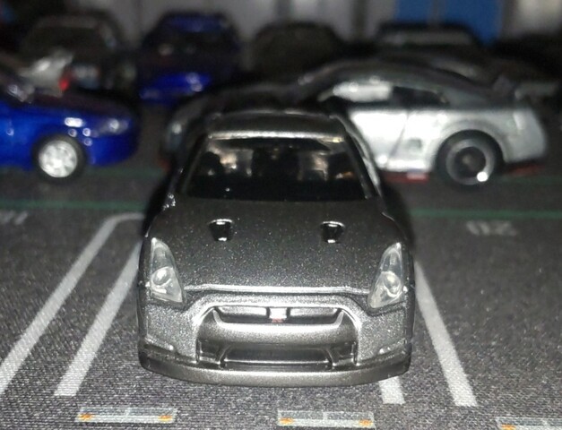 NISSAN GT-R [R35] (2008Model） / Ultimate Metal Silver《TOMICA》No.94 2008 ...