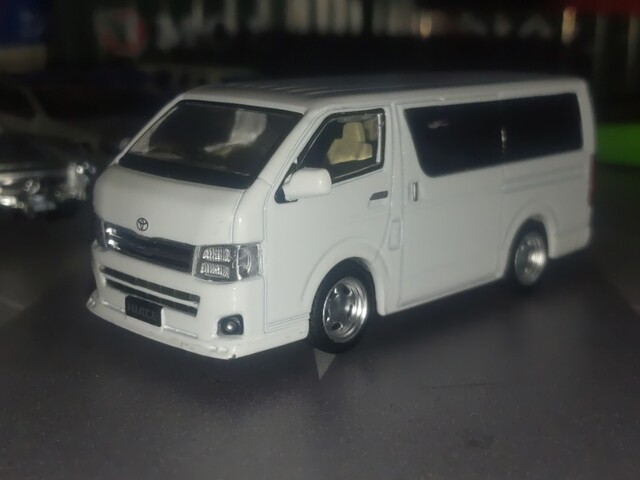 Miniature MASSDI Toyota Hiace 1/64 - Occasion - Collection Véhicules Miniatures