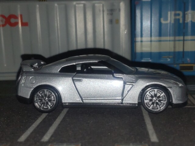 ∼tomica PREMIUM∼ NISSAN GT-R [R35] # Ultimate Metallic Silver * Scale:1 ...