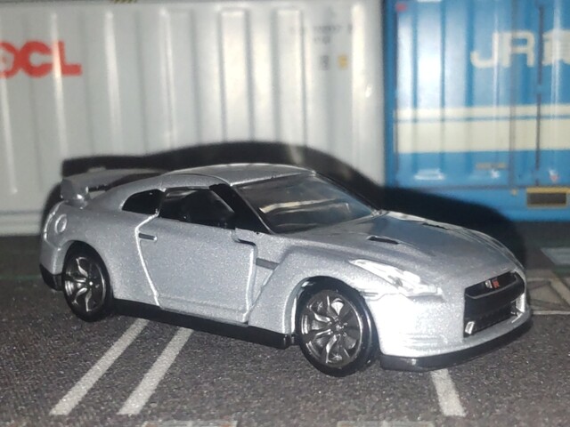 ∼tomica PREMIUM∼ NISSAN GT-R [R35] # Ultimate Metallic Silver * Scale:1 ...