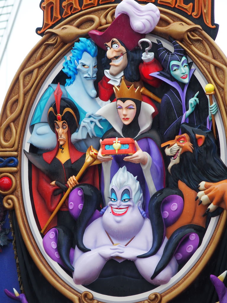 ディズニーハロウィンの景色 スカイままの曇りのち晴れ時々disney Walking