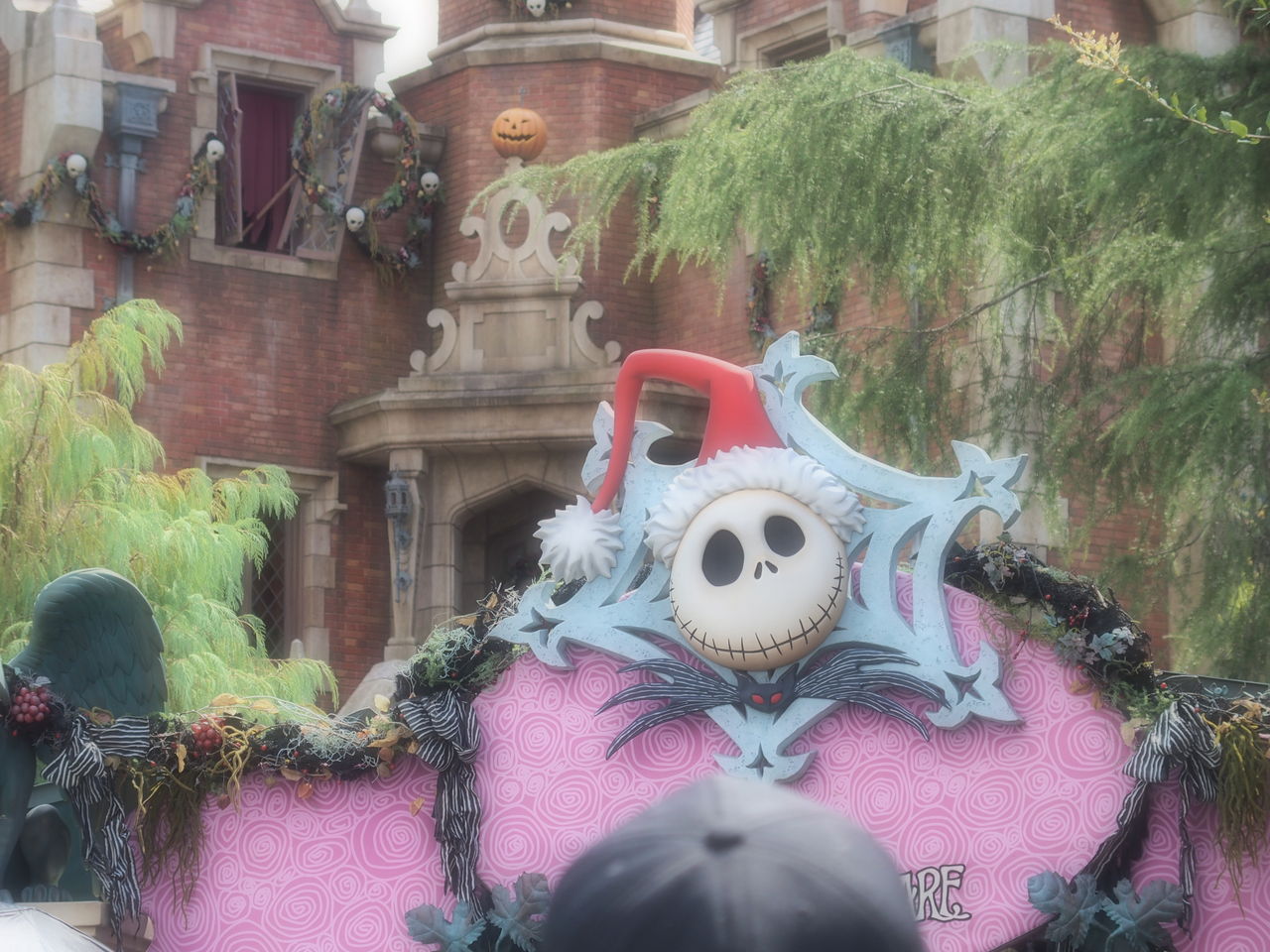 ハロウィンのホーンテッドマンション スカイままの曇りのち晴れ時々disney Walking