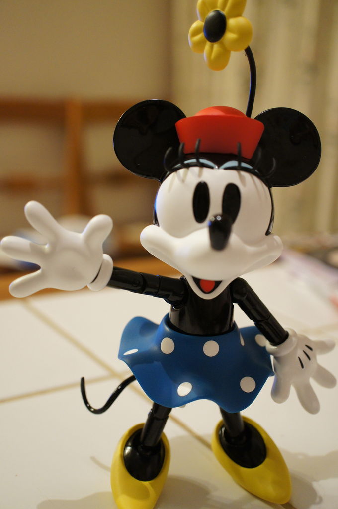 ハイブリッドメタルフィギュレーションのミニーちゃんも スカイままの曇りのち晴れ時々disney Walking