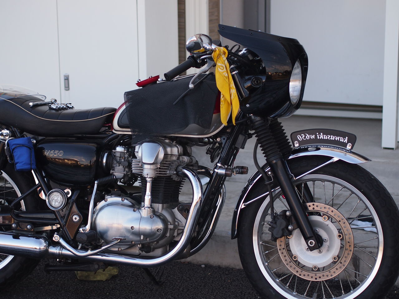 カワサキ純正 W800用カフェスタイルカウル ステー付き w650に