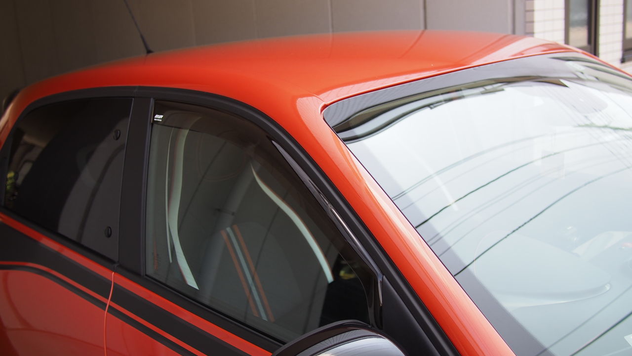 トゥインゴにaerolift Climair のドアバイザーを付ける Hello Rider