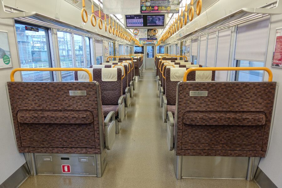 アーバンネットワークの次世代車両 225系 Daijiroの放浪旅写真館