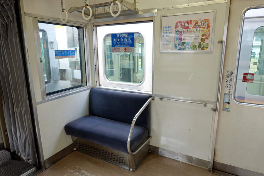 南海旧型車両　車内番号札　彫刻文字 南海と言えばこの見た目？ 南海 7100系 : daijiroの放浪旅写真館