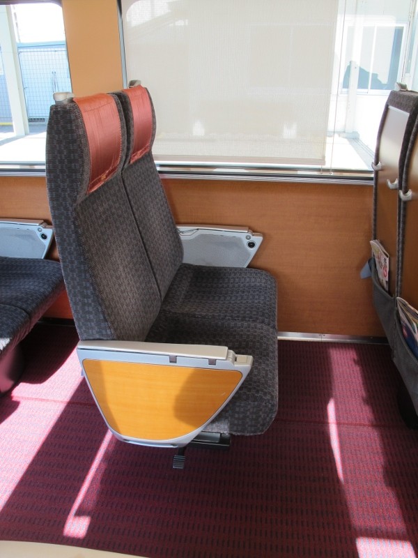 小田急ロマンスカー 60000形 MSE 把手（座席の部品）鉄道部品 小田急ロマンスカー 60000形 MSE 把手（座席の部品）鉄道部品