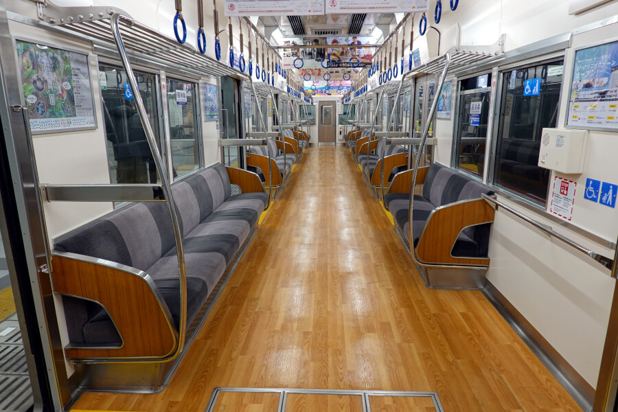 daijiroの放浪旅写真館 : 明るく温かみのある車内 南海 9000系