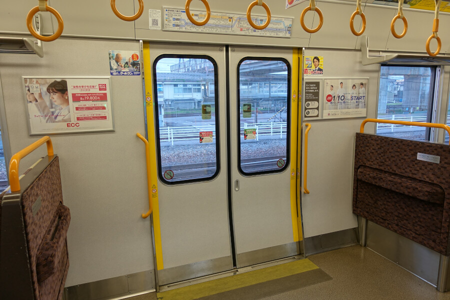 アーバンネットワークの次世代車両 225系 Daijiroの放浪旅写真館