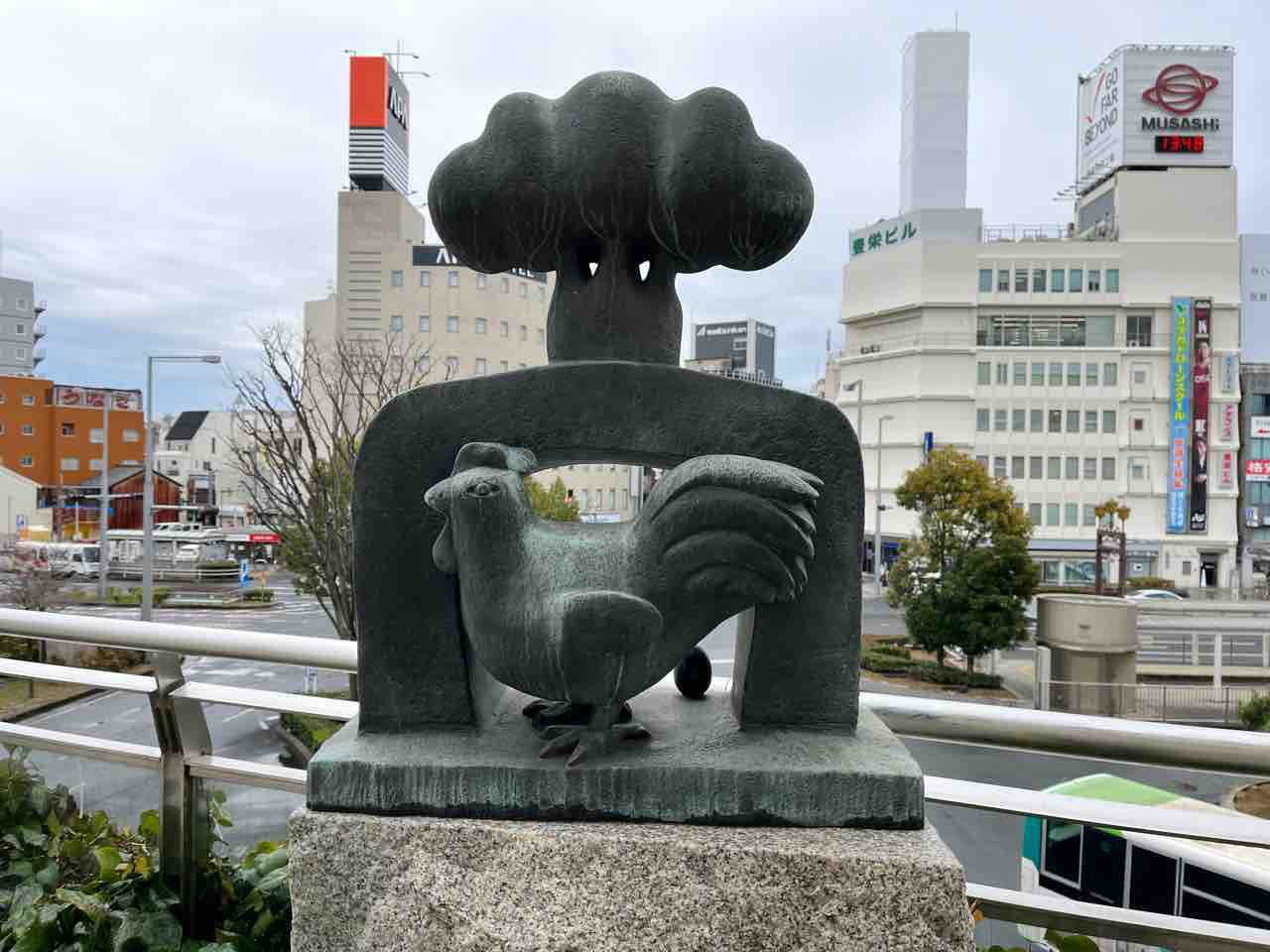 キツネ？ネコ？カワイイブロンズ像を豊橋駅東口で探してみよう