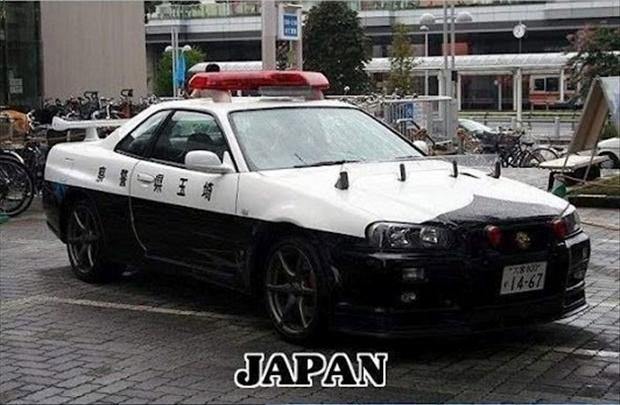 日本のパトカーはクラウンじゃなかったっけ アメリカ 日本 ドイツ イタリア 1か国のパトカーを見た海外の反応 すらるど 海外の反応