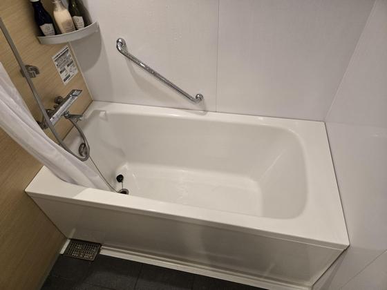 海外「日本のホテルに泊まったら浴槽にコーキングをしていなかった」日本のお風呂の作りに対する海外の反応