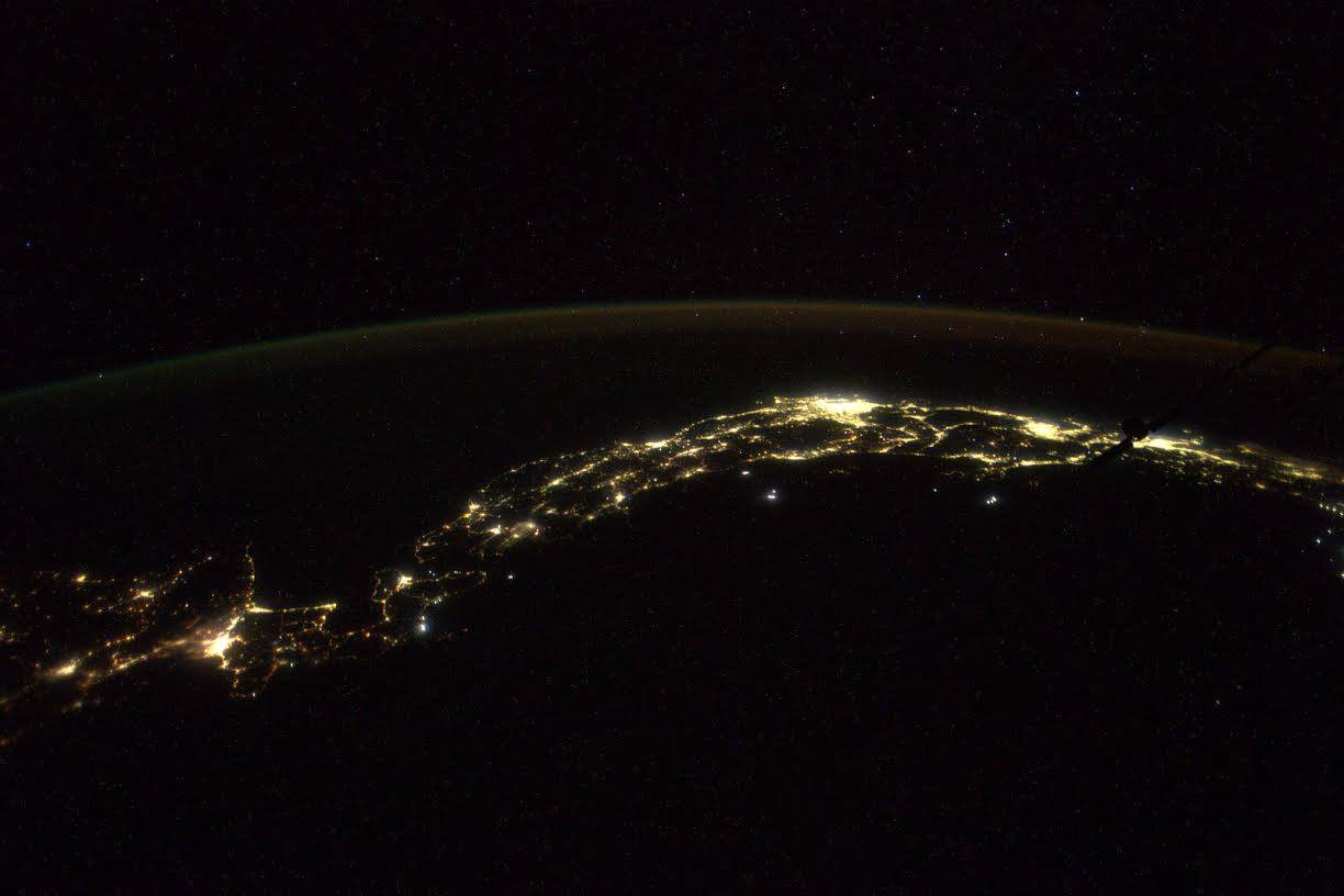 まるで輝く龍だ 国際宇宙ステーションから撮影された日本列島の夜景を見た海外の反応 すらるど 海外の反応 まるで輝く龍だ 国際宇宙ステーションから撮影された日本列島の夜景を見た海外の反応 すらるど 海外の反応