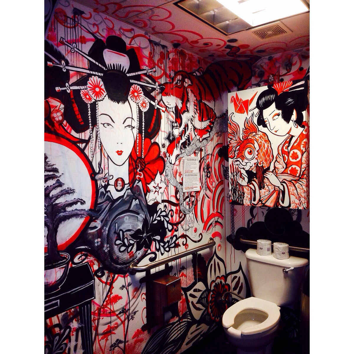 ここはラーメンも最高なんだ テキサスにあるラーメン屋のトイレに描かれた絵かっこいいと海外で話題に すらるど 海外の反応 ここはラーメンも最高なんだ テキサスにあるラーメン屋のトイレに描かれた絵かっこいいと海外で話題に すらるど 海外の反応