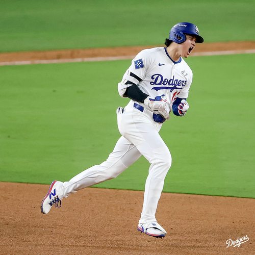 海外「ワールドシリーズで全打席出塁だと？」ワールドシリーズ第3戦で異次元の記録を打ち立てた大谷選手に対する海外の反応