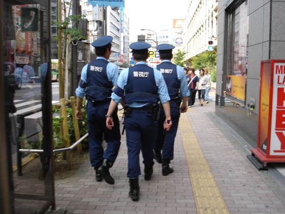 「だから日本が好きなんだ！」日本の警官と子供の写真が心温まると海外で話題に