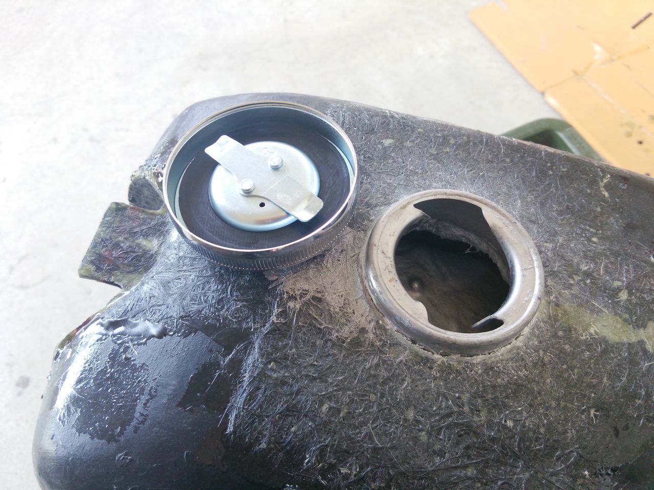 ｆｒｐタンク仕上げ ガソリンキャップ取り付け Sliver Laboratory