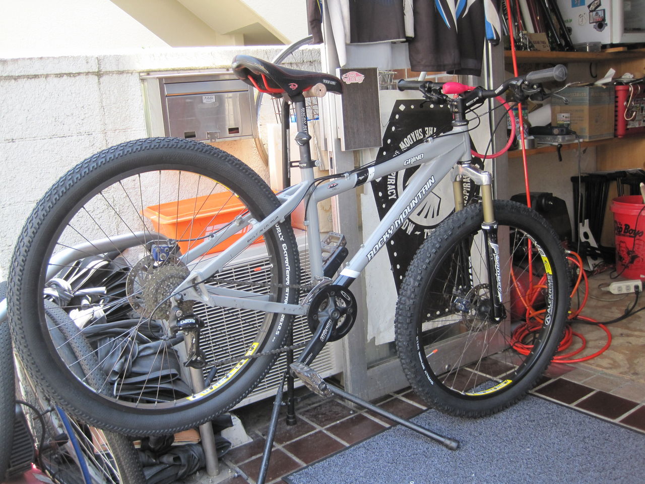 Surly Extraterrestrial 26 x 2.5 チューブ付き