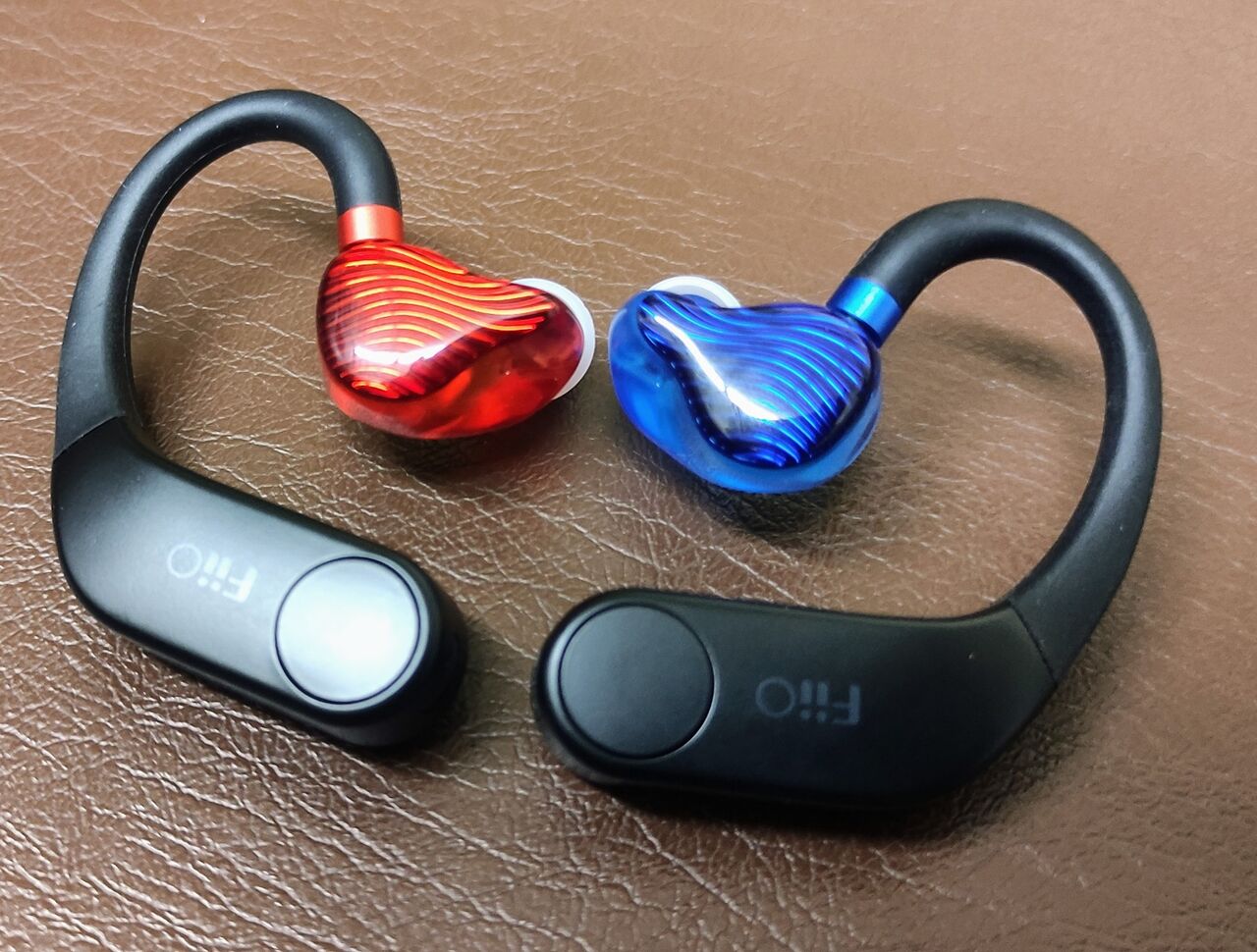 新品未使用！FiiO UTWS3 ワイヤレスイヤホン Amazon.com: FiiO UTWS3 Amplifier Earbuds Hook Bluetooth