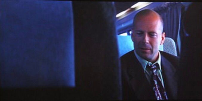 アンブレイカブル 00年 米 シャマラン的ヒーロー映画のその先に 世紀映画少年