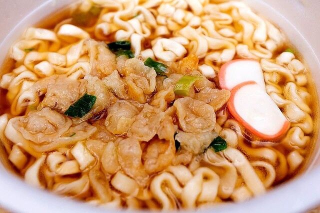 ご当地カップ麺 マニアが唸った珠玉の一杯 大阪名物 かすうどん カップ麺の完成度がすごいらしい 牛の腸を油が抜けるまでじっくり揚げたもの 地域 すもーるnewsちゃんねる ご当地カップ麺 マニアが唸った珠玉の一杯 大阪名物 かすうどん カップ麺の完成度がすごいらしい 牛の腸を油が抜けるまでじっくり揚げたもの 地域 すもーるnewsちゃんねる