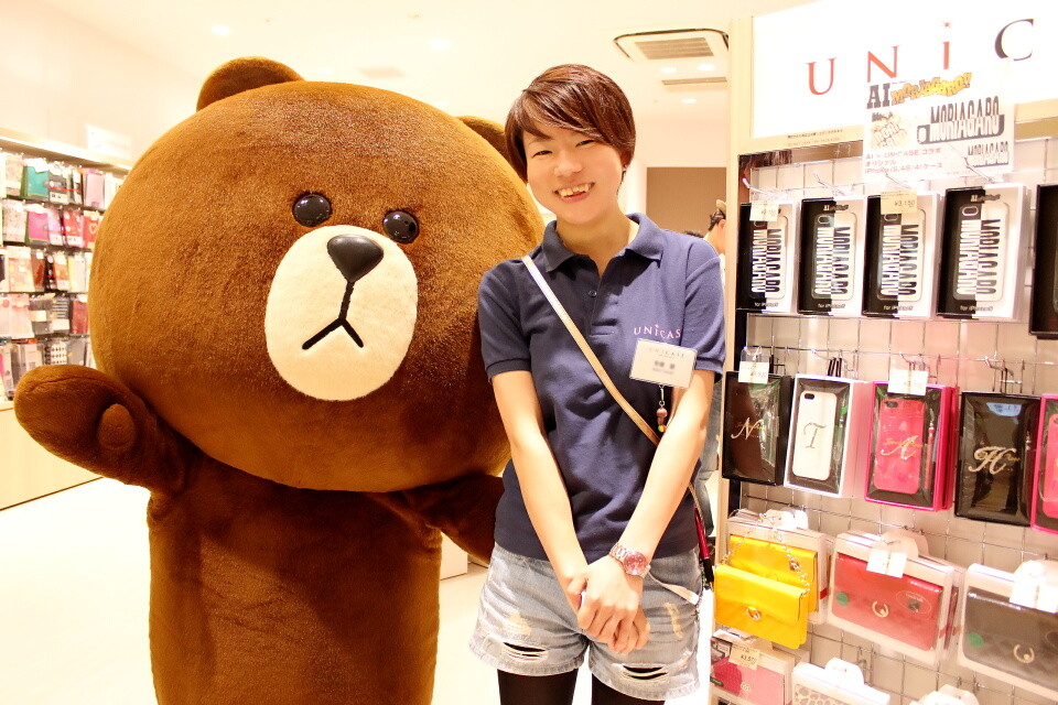 保護フィルムを綺麗に貼るのが日本一 スマホアクセショップ Unicase 東急プラザ表参道原宿 でlineの人気キャラクター ブラウン を迎えたイベントが大盛況 レポート S Max 保護フィルムを綺麗に貼るのが日本一 スマホアクセショップ Unicase 東急プラザ表参道原宿 でlineの人気キャラクター ブラウン を迎えたイベントが大盛況 レポート S Max