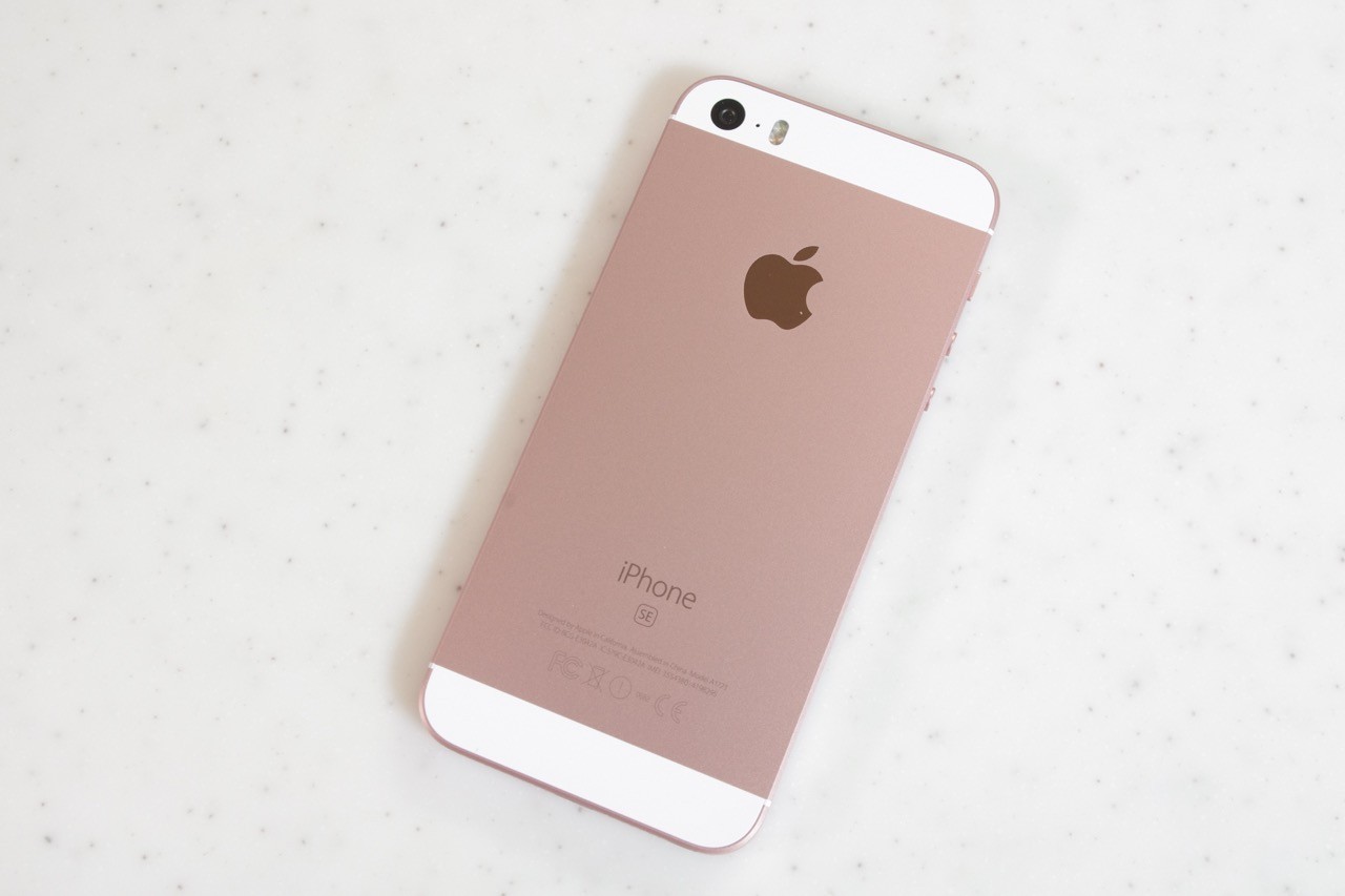 ついに新しい小型な4インチスマホ Iphone Se が発売 Simフリー版のローズゴールドを購入したので開封して同梱物や外観を写真でじっくり紹介 格安simは使える レビュー S Max