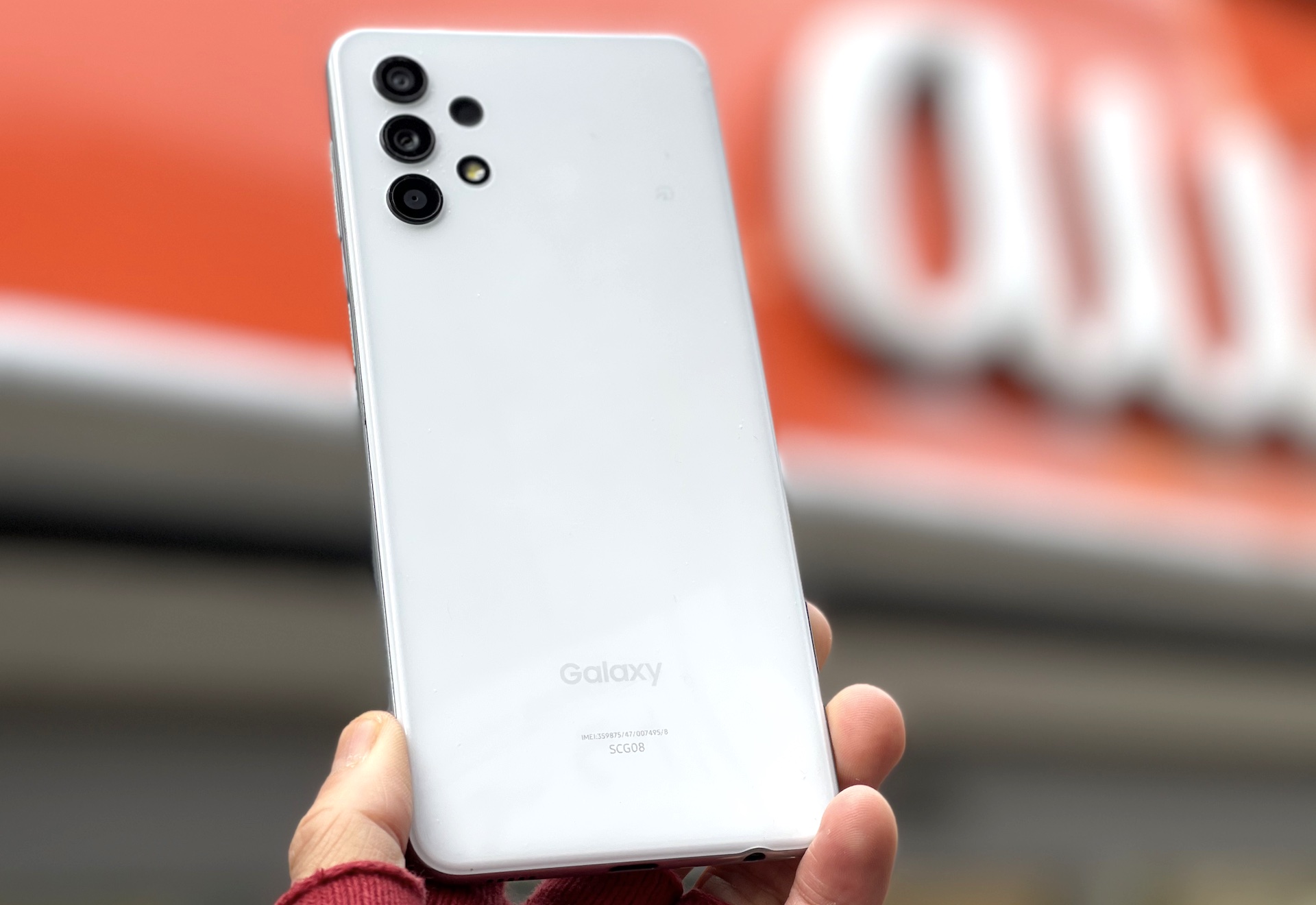 約1万円からと価格を抑えたau向けスタンダードスマホ「Galaxy A32 5G