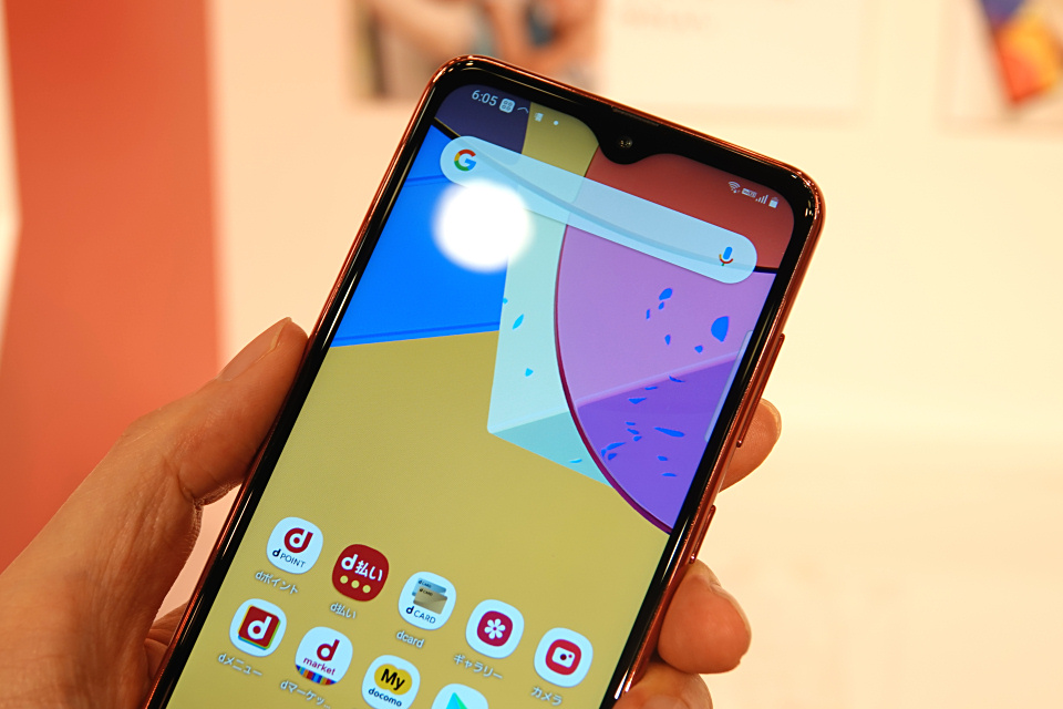 カメラや電池持ちが強化 Nttドコモの約2万円と低価格なスタンダードスマホ Galaxy 1 Sc 42a を写真で紹介 レポート ライブドアニュース カメラや電池持ちが強化 Nttドコモの約2万円と低価格なスタンダードスマホ Galaxy 1 Sc 42a を写真で紹介 レポート ライブドアニュース