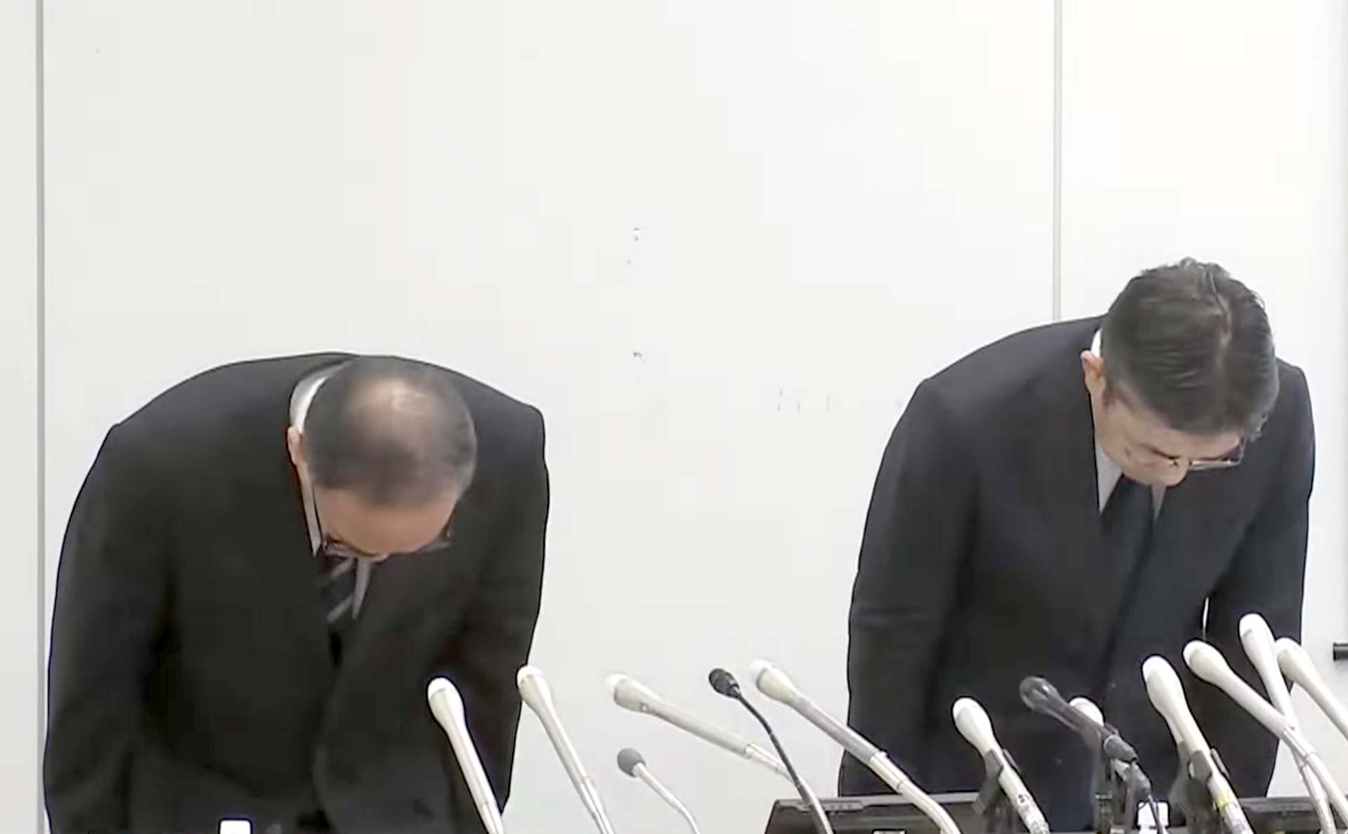 Kddiが携帯電話サービスの障害を記者会見で謝罪 影響数は最大3915万回線で補償も検討 銀行atmや物流 気象観測などにも影響 S Max