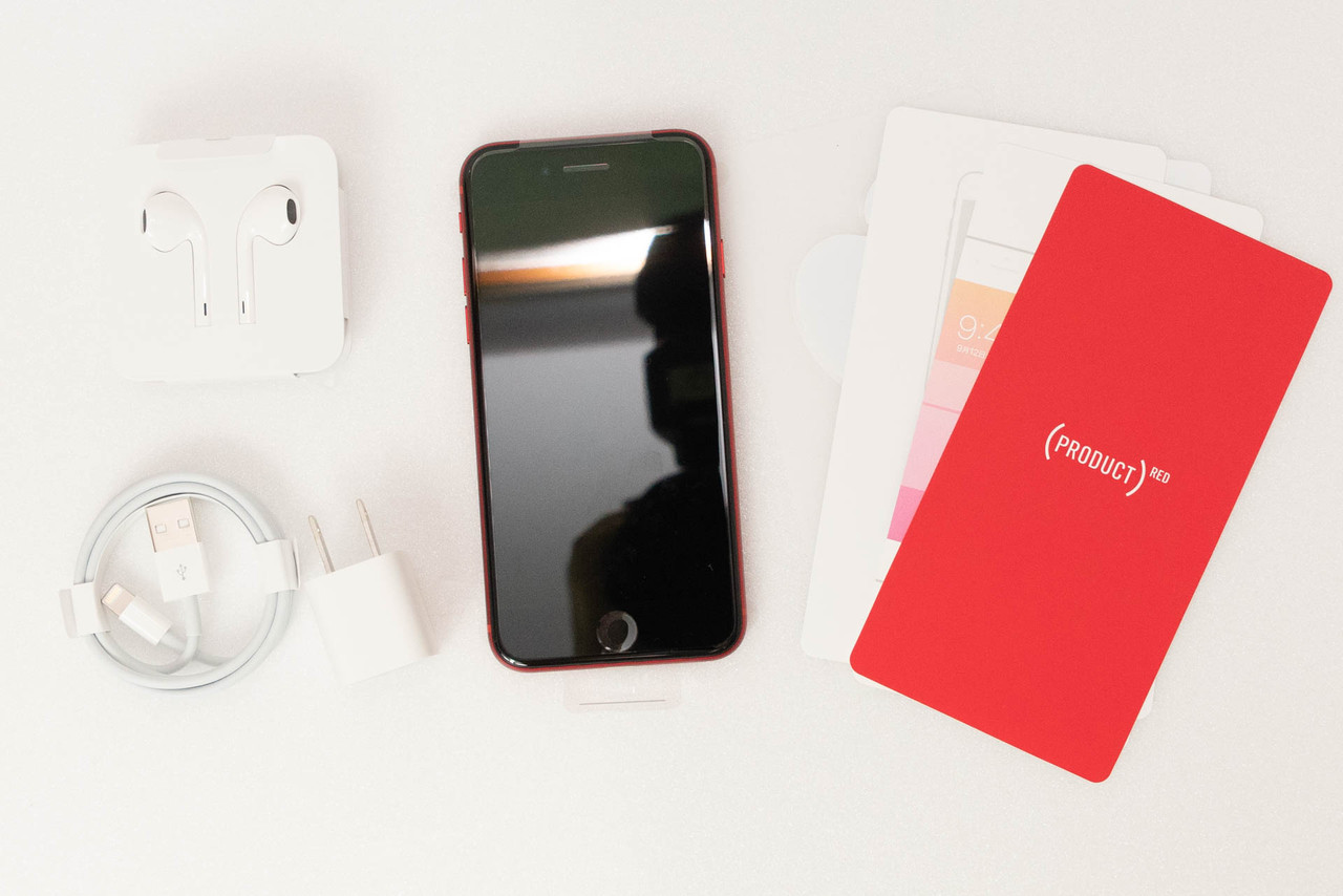 先代iphone 7のときよりもより赤に 上品にも進化した人気スマホ Iphone 8 Product Red を購入したので写真でパッケージや本体を紹介 レポート S Max