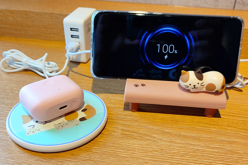 ラインニャップも充実 かわいすぎる Fuku Fuku Nyanko ふくふくにゃんこ のワイヤレス充電器各種をまとめて紹介 レビュー S Max