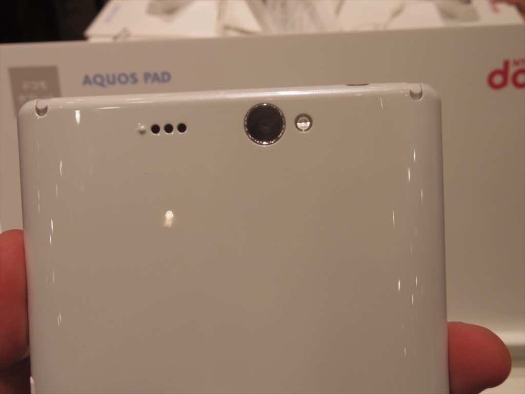 Igzo液晶搭載で驚きの省電力を実現 Xiやフルセグに対応した7インチサイズのandroidタブレット Aquos Pad Sh 08e を写真と動画でチェック レポート S Max